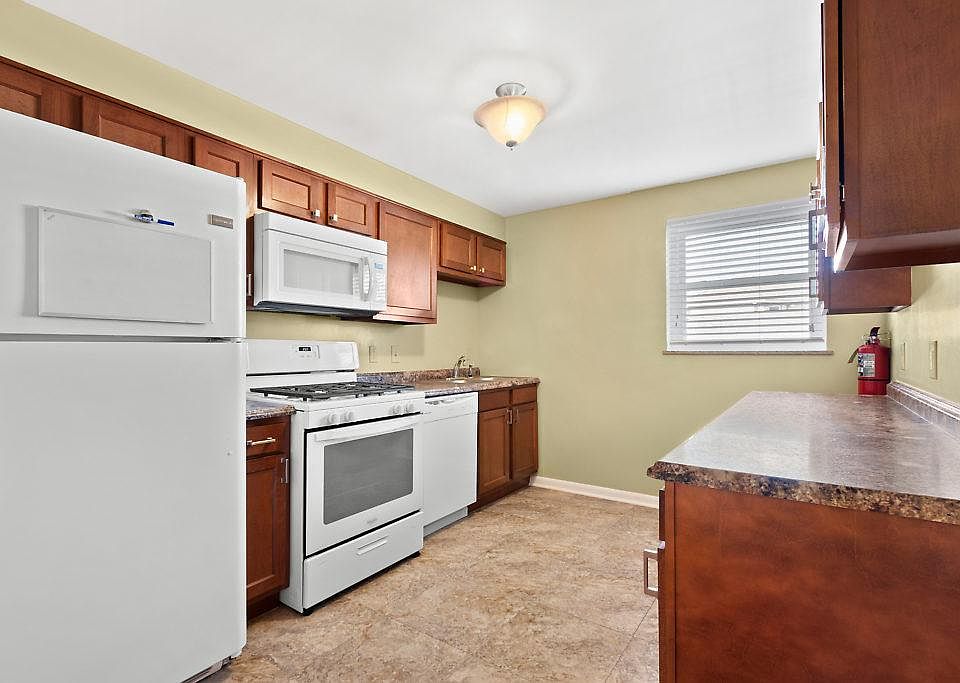 Spacious Eat-in Kitchen