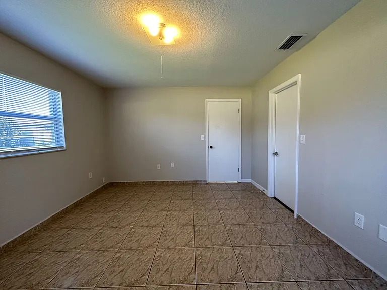 707 Wedge Ln — Photo 19
