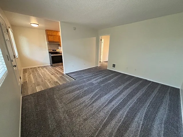 Carmel Ave Apartments — Photo 7