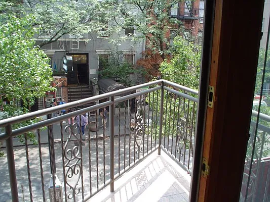 Rented by Chartwell Manhattan Realty | media 28
