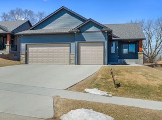 1261 Turnberry Dr SE, Rochester, MN 55904