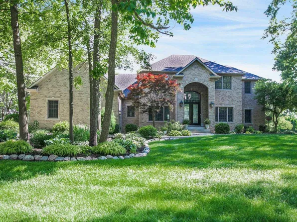 2245 Creekview Dr, Mishawaka, IN 46545