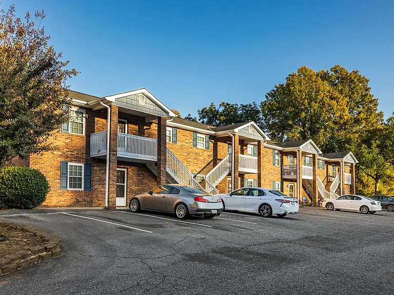 Holly Leaf Apartments — Photo 12