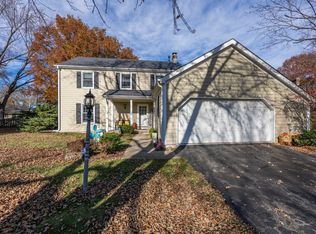 6 Cedar Gate Cir, Sugar Grove, IL 60554