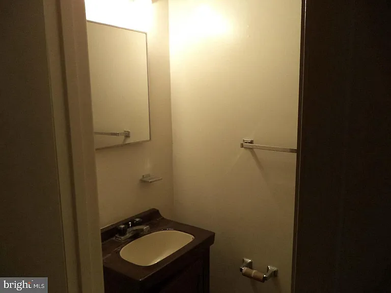 7027 Alicent Pl — Photo 10