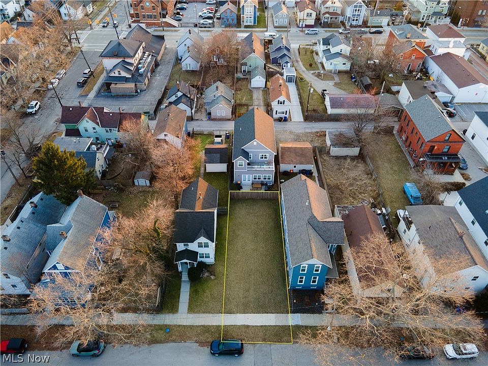 1st image of W 33rd St