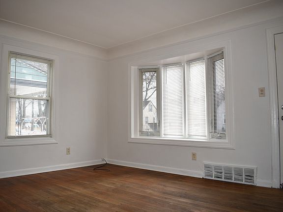 4th image of 25916 McDonald St