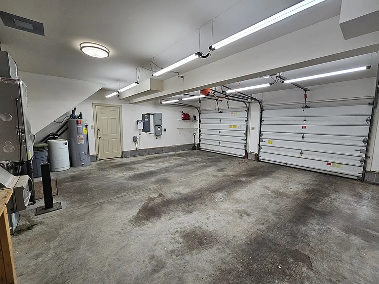 125 Woodmere Ct — Photo 37
