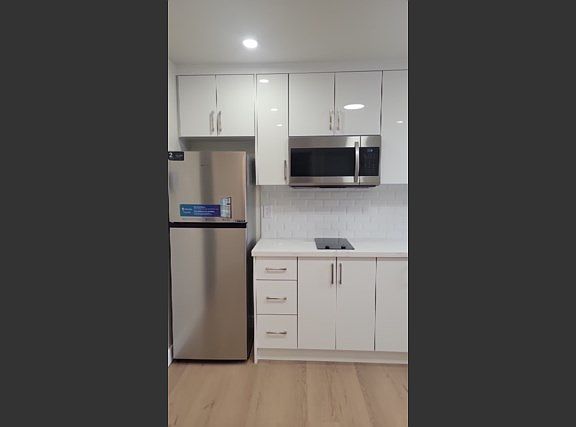 3rd image of 304 Albert St W #202
