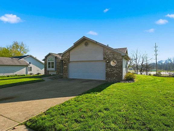 3rd image of 242 River Run Ct
