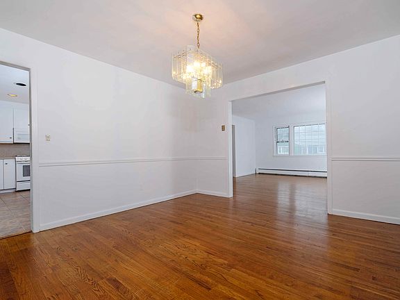 4th image of 217 Florence St