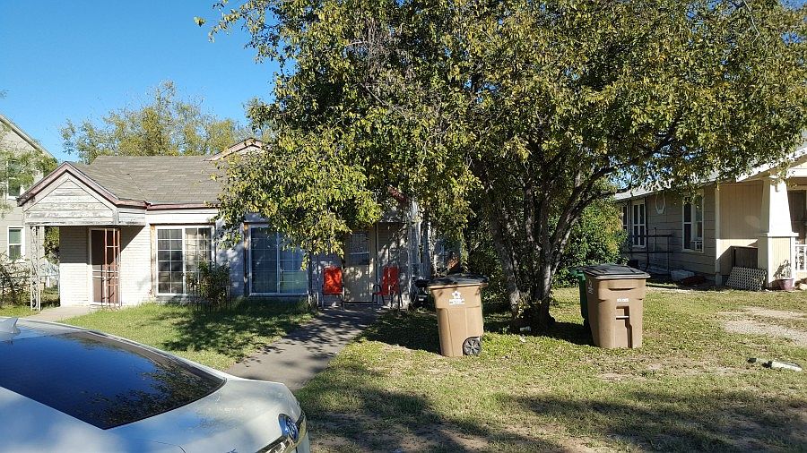 1st image of 322 W Avenue C