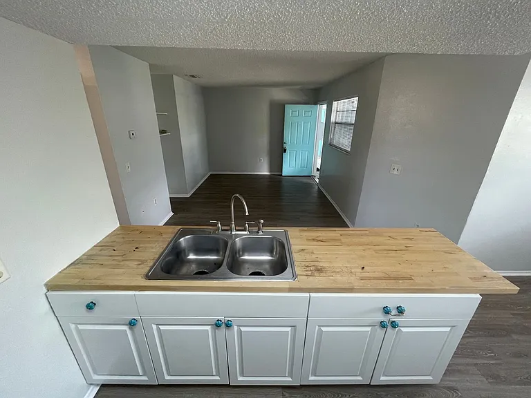 6721 Congress St — Photo 12