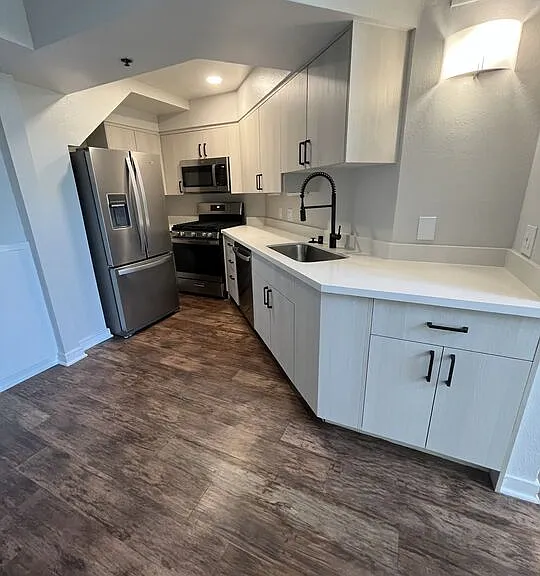 7660 Beverly Blvd #408 — Photo 8