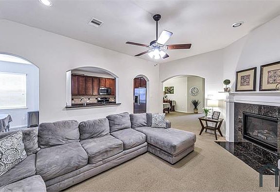 3rd image of 2802 Ridgeglen Ln