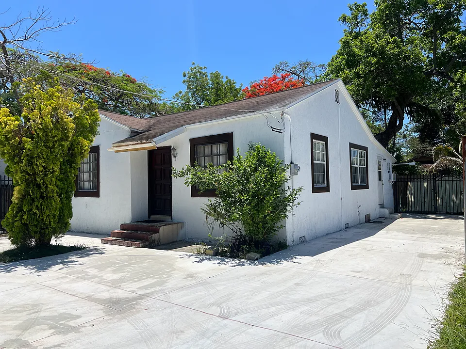 40 NW 78th St