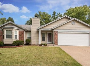 863 Spring Hill Farm Dr, Ballwin, MO 63021