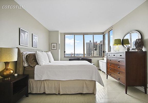 4th image of 350 W 50th St APT 17F