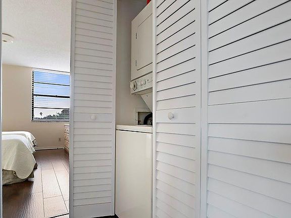 5th image of 6210 Sun Blvd APT 302