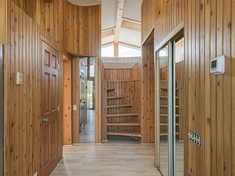 826 Dune Rd — Photo 16