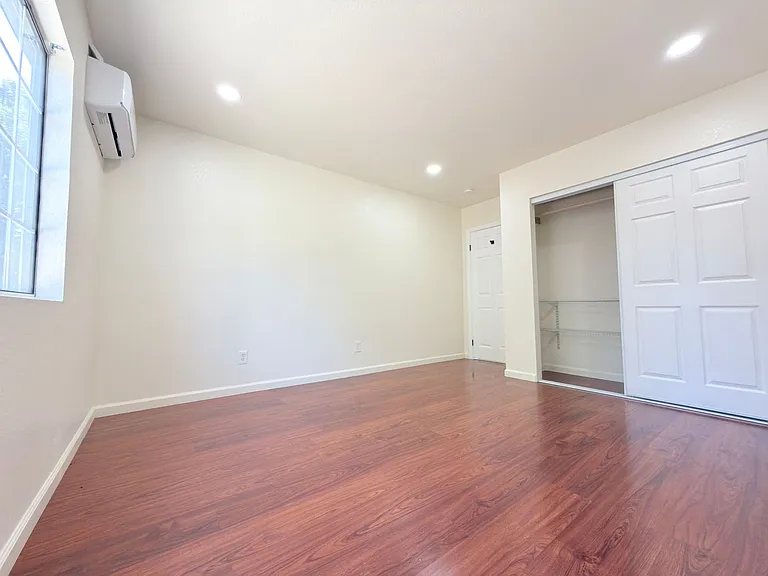 8409 Columbus Ave — Photo 9