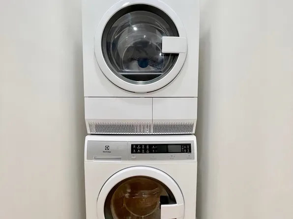 90 East 18th Street image 11 of 12