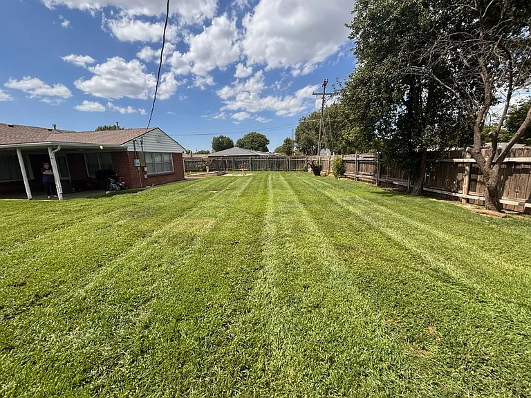 401 S Hoover St — Photo 15