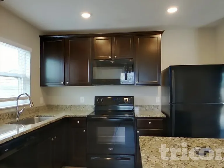 2163 Mandarin Loop — Photo 6