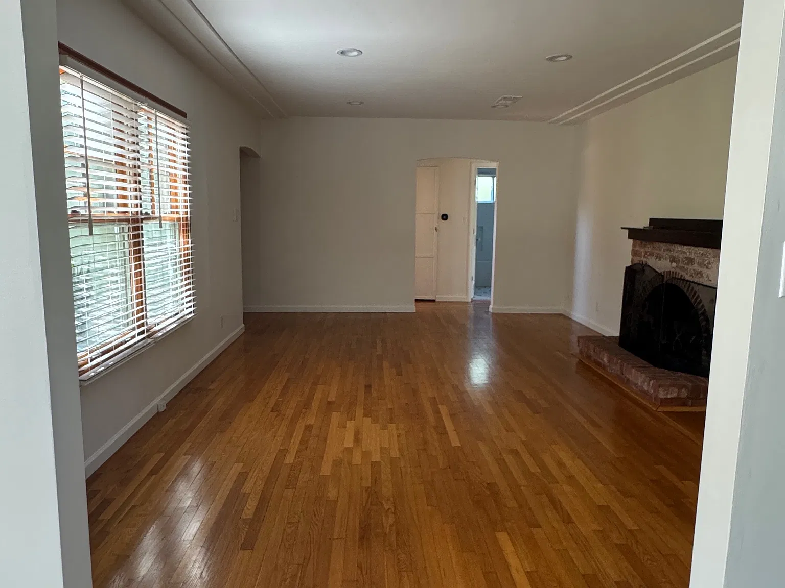 3 bed, 1200 sqft, $5,250 — Photo 2