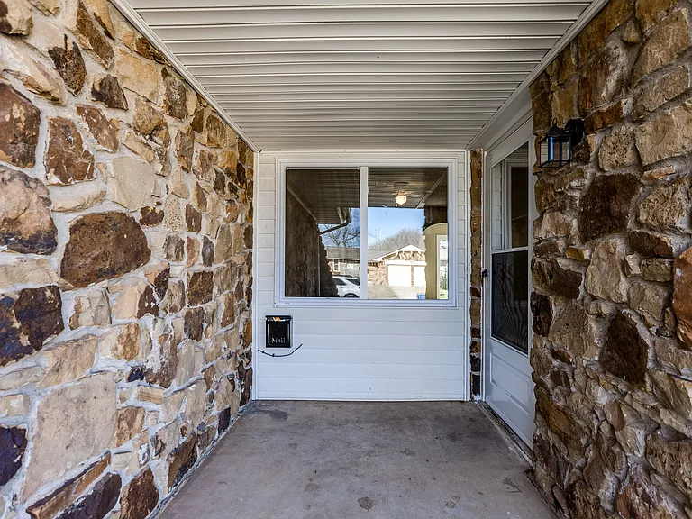 645 Lloyd Ave — Photo 4