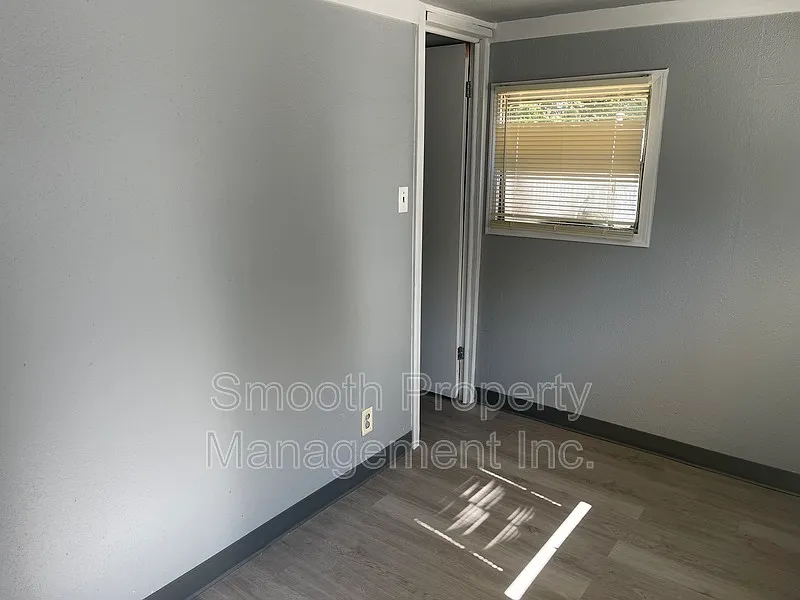 2 bed, 1.0 bath, 700 sqft, $1,100 — Photo 4