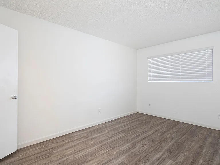 Calla Ave Apartments — Photo 6