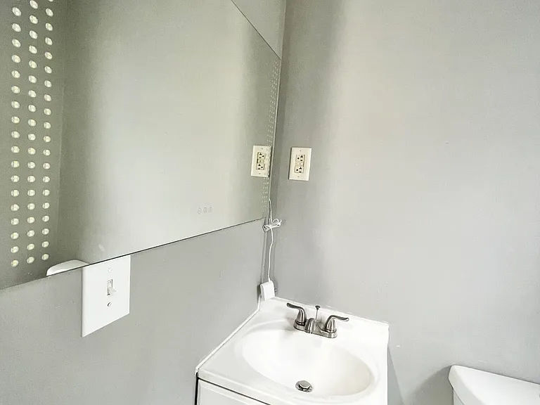 1028 N Webster Ave #2 — Photo 37