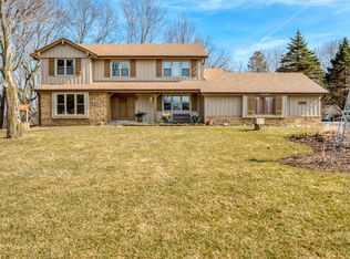 W325S6832 Ashton Cir, Mukwonago, WI 53149