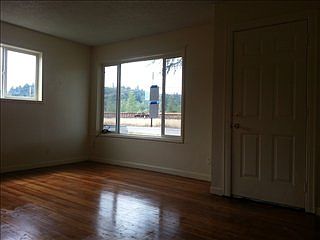4th image of 1646 Pacific Ave N