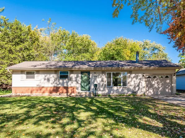169 Shawnee Dr, Carol Stream, IL 60188