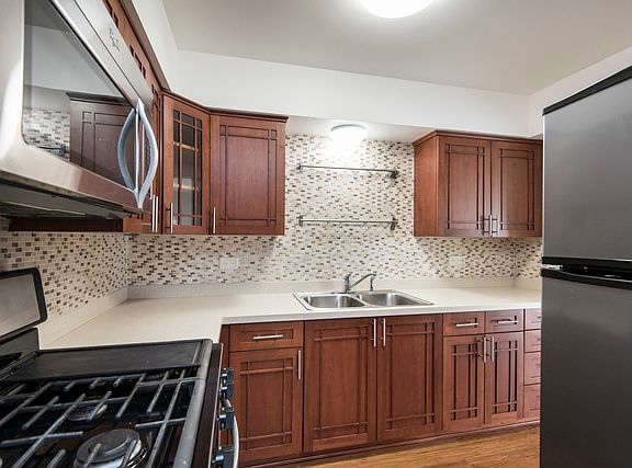 3rd image of 4905 W 109th St APT 304