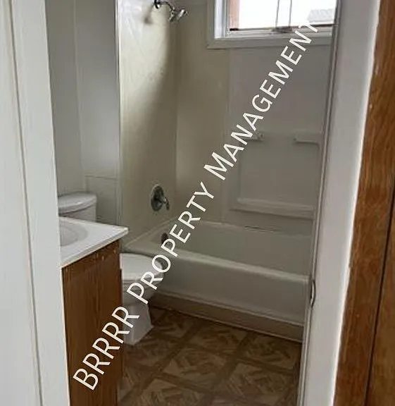 754 N 11th St #2R — Photo 7