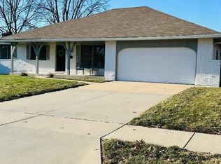 1939 SW Navajo Ln, Topeka, KS 66604