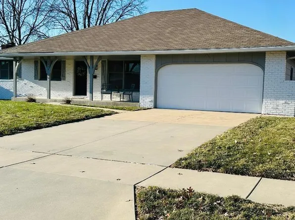 1939 SW Navajo Ln, Topeka, KS 66604