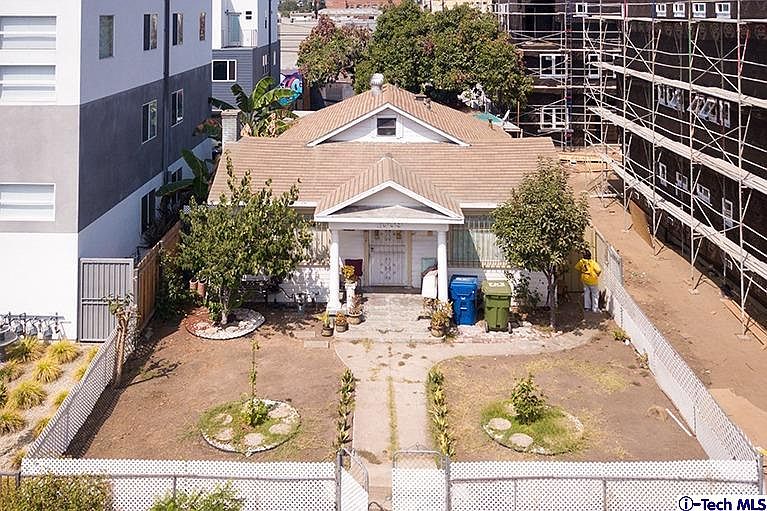 1st image of 1009 N Oxford Ave