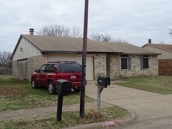 3rd image of 10018 Deer Hollow Dr