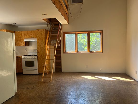 3rd image of 3125 1/2 Fair Oaks Ave