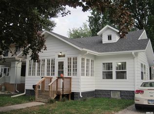421 W Chestnut St, Mason City, IL 62664