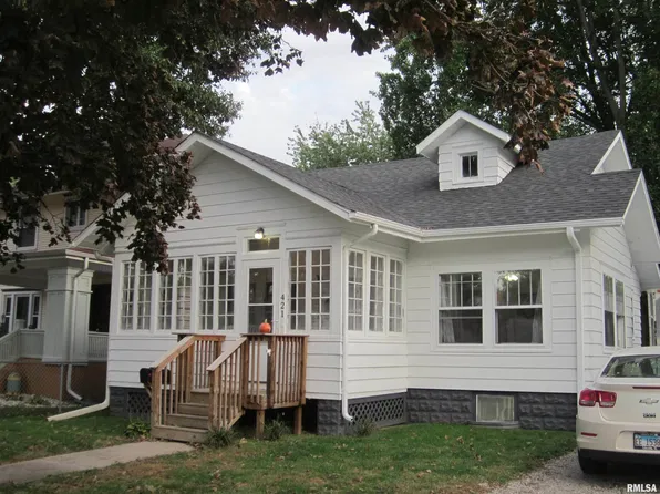 421 W Chestnut St, Mason City, IL 62664