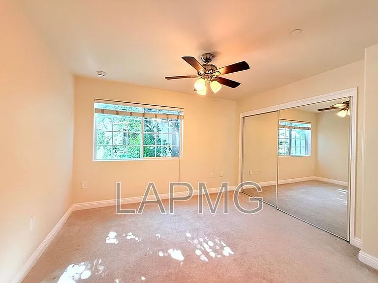12217 Moorpark St #9 — Photo 16