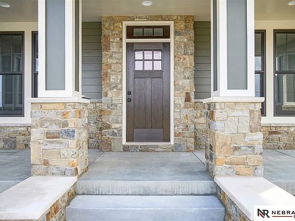 5th image of 331 Lilac Dr