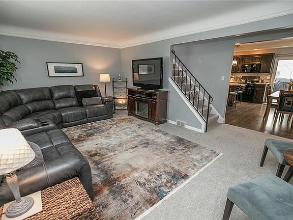 4th image of 1690 Gilbert Dr