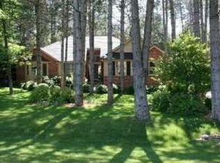 102 Great Pines Dr, Oxford, MI