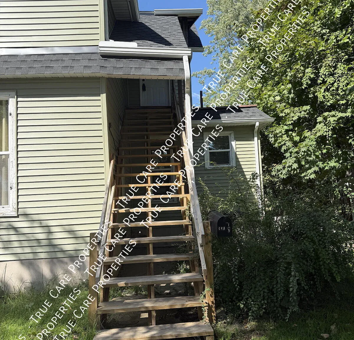 Remodeled 1-Bedroom Upstairs Apartment in Elkhart — Photo 2